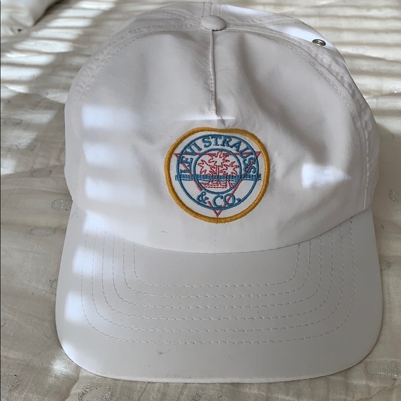 white levis hat